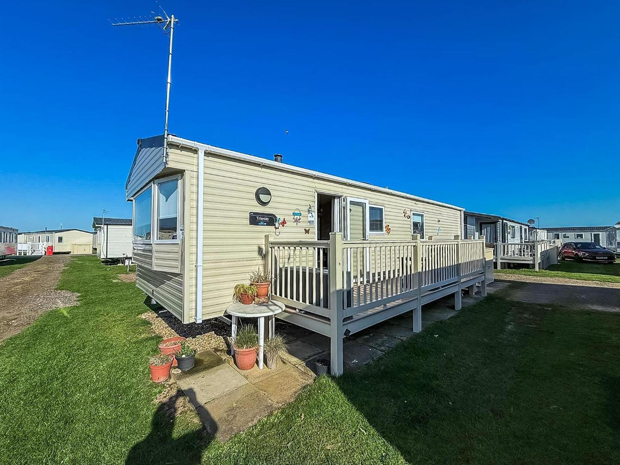 Lovely 6 Berth Caravan With Decking To The Side In Heacham Ref 21040E エクステリア 写真