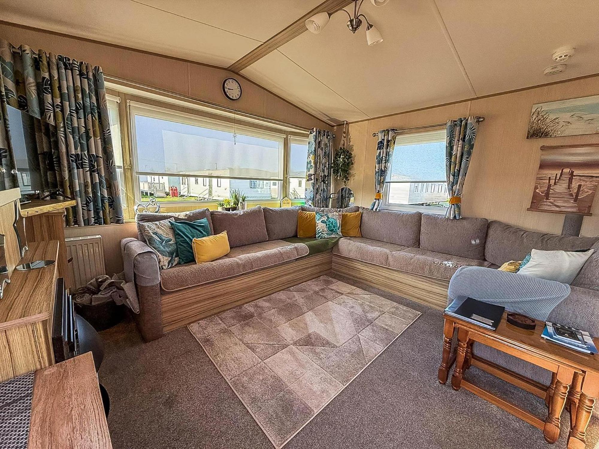 Lovely 6 Berth Caravan With Decking To The Side In Heacham Ref 21040E エクステリア 写真