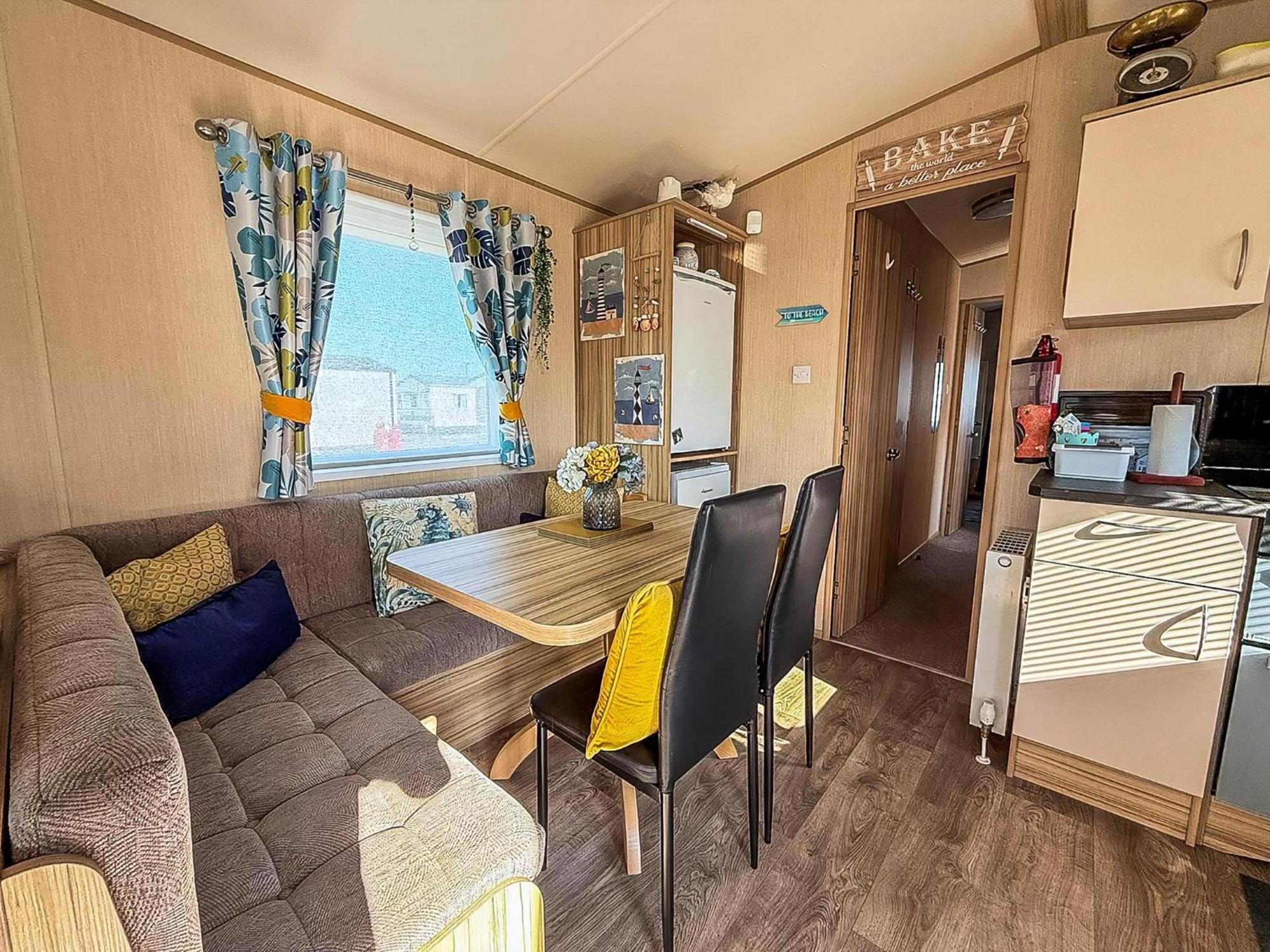 Lovely 6 Berth Caravan With Decking To The Side In Heacham Ref 21040E エクステリア 写真